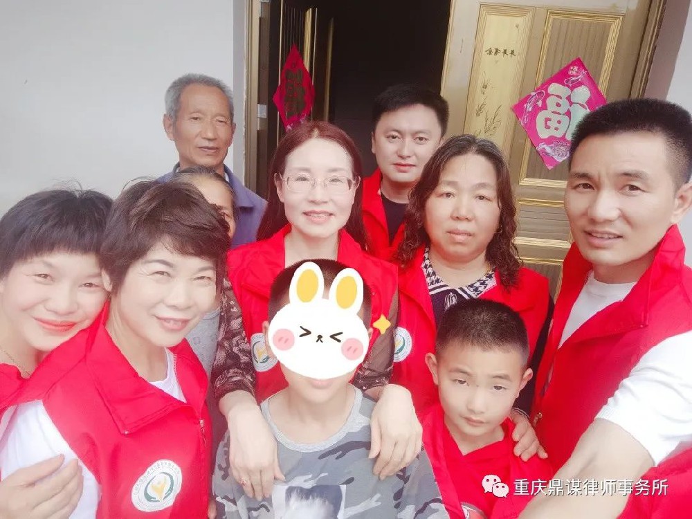 花季护航志愿者：“走访、慰问、关爱”儿童